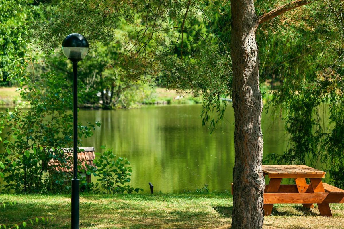 Les Etangs Du Moulin D'Harcy Ξενοδοχείο Lonny Εξωτερικό φωτογραφία